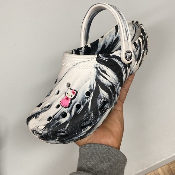 Crocs Classic Marbled Clog With Hello Kitty Jibbitz - Picture 6 of 8
